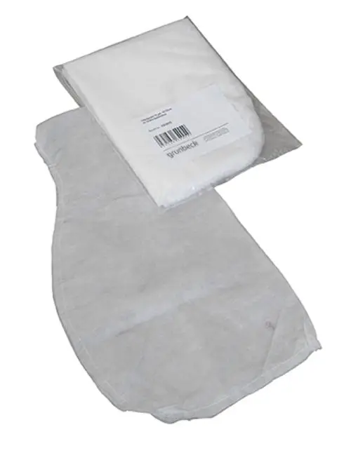 Filterbeutel von Grünbeck in beige, einzeln verpackt, liegend. Im Bild sind mehrere Beutel zu sehen, deren Form auf einen Einsatz in einer Spülstation hinweist.